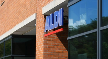 Dyskonty dają podwyżki pracownikom. Biedronka nie ulega presji