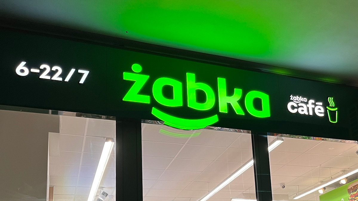 Żabka szyje nowy biznes. W sklepach skrócisz spodnie i firany