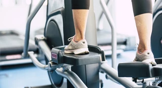 Jak orbitrek pomaga w spalaniu kalorii i poprawie kondycji?