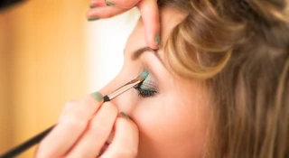 Wrzuciła w koszty makijaż, rzęsy i paznokcie. Skarbówka: hola, hola, młoda damo