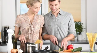 Polki na podwójnym etacie. Przed świętami biorą trzeci