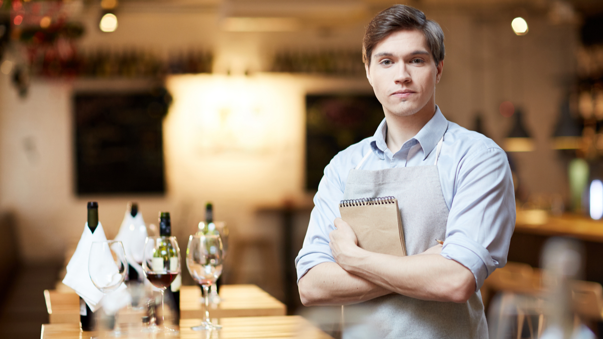 Prawdziwa cena świąt. Kelner zasuwa dwa razy dłużej niż gość z IT