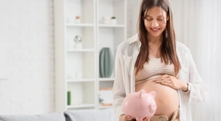 Matki mają oddać zasiłek sprzed dekady i odsetki. Odpowiedź ZUS zaskakuje