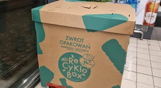 Pudło na butelki w Biedronce to majstersztyk. Dajcie jej medal