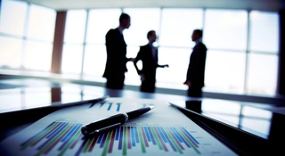 IT wchodzi w nową rzeczywistość. AI buduje marże, dolar je podgryza