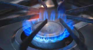 Złe wieści dla odbiorców gazu. Zapasy topnieją, ceny pod presją