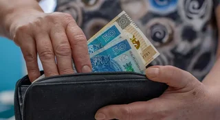 Mieszka w Polsce, ma emeryturę z Irlandii. Fiskus: a co to za przelewy?