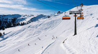 Dlaczego narty za granicą są tańsze? Polska branża robi z nas idiotów