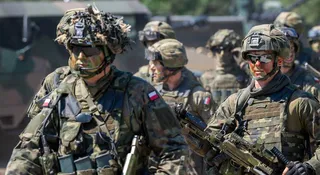 Nowy podatek wojenny? Polacy: byle nie z moich pieniędzy