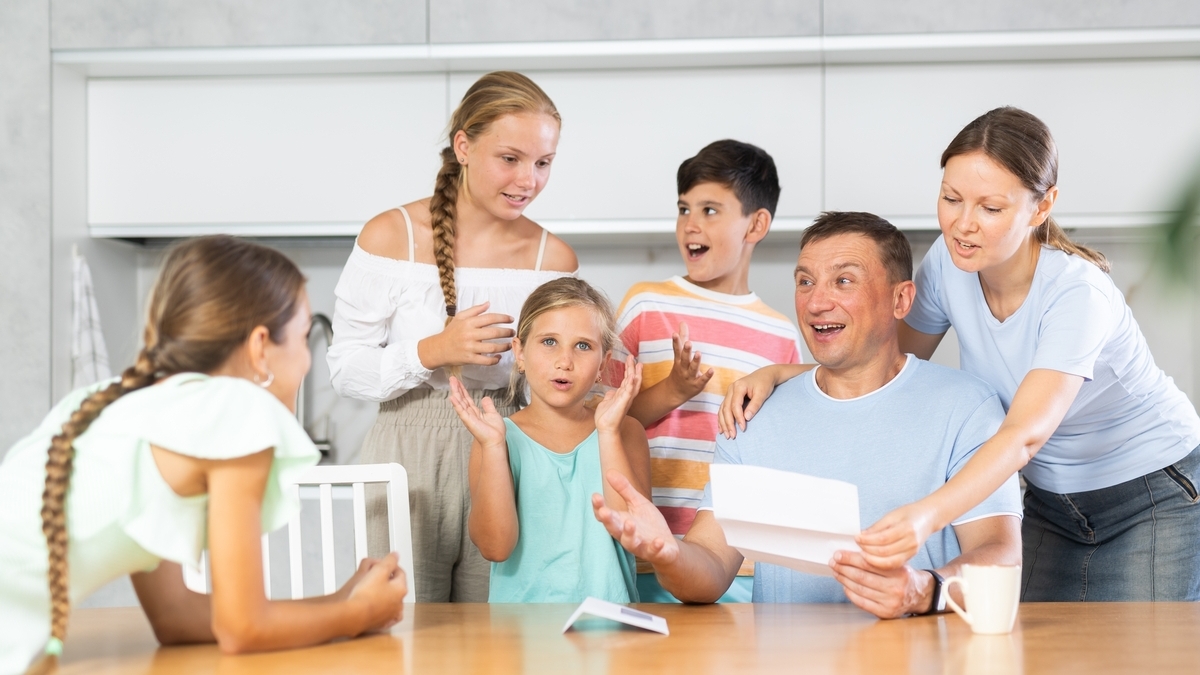 Jakie świadczenia przysługują rodzinom z trójką dzieci? Pełna lista