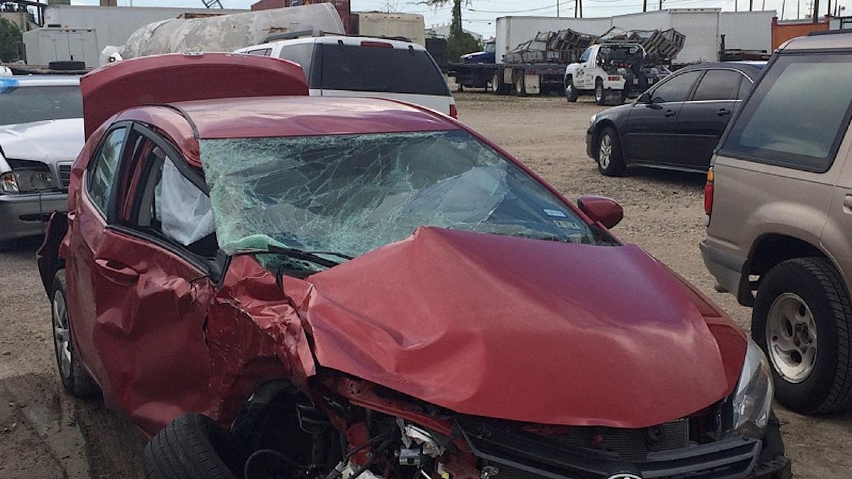 Prawniczka sprowadziła rozbite auto z USA. Fiskus: proszę odliczyć 50 proc.