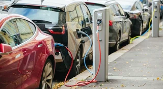 NaszEauto bez pieniędzy. Elektryki wciąż na fali