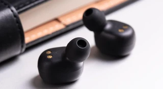 Ołów w słuchawkach i smartwatchach. UOKiK wycofuje produkty