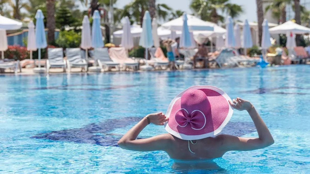 turyści wakacje problem