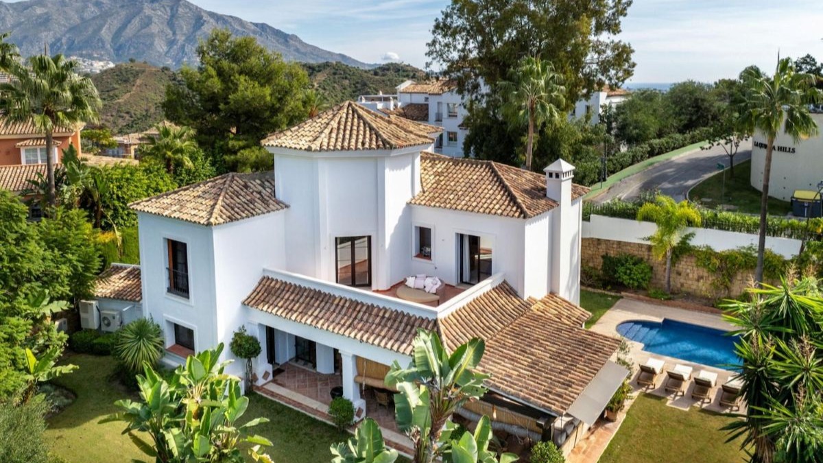 Polak z kapitałem ucieka za granicę. Zamiast lokaty wybiera dom w Hiszpanii