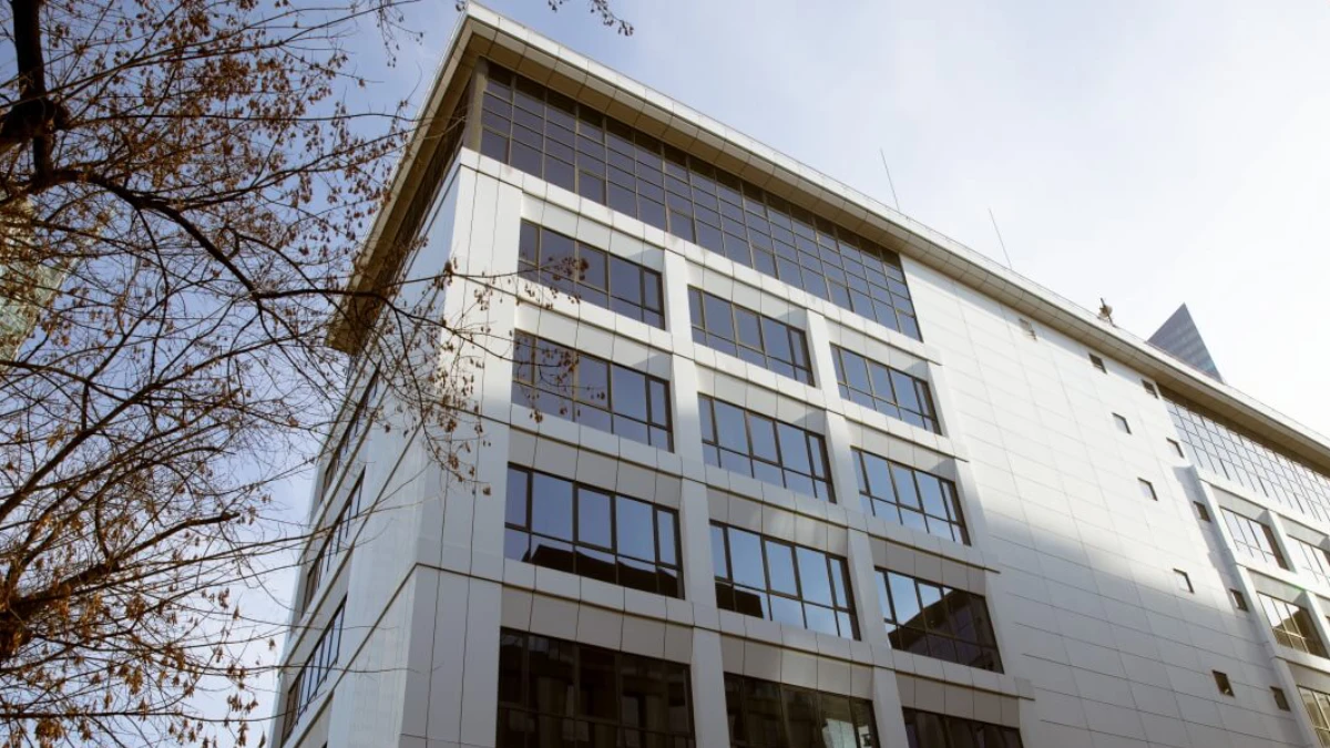 Alior Bank sprzedaje biurowiec w Warszawie