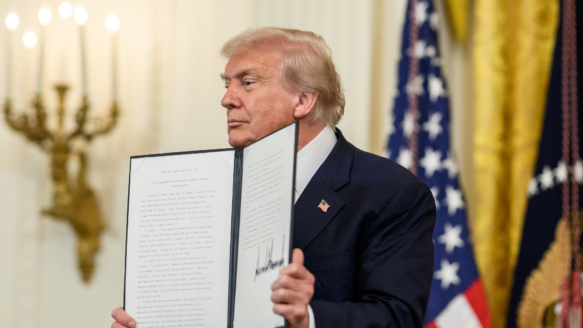 Naprawdę myślicie, iż Donald Trump stawia na węgiel i ropę?