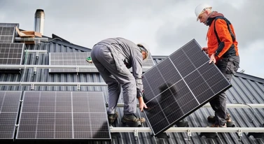 Oddajesz nadwyżkę prądu do sieci? Skarbówka twardo: płacisz podatek