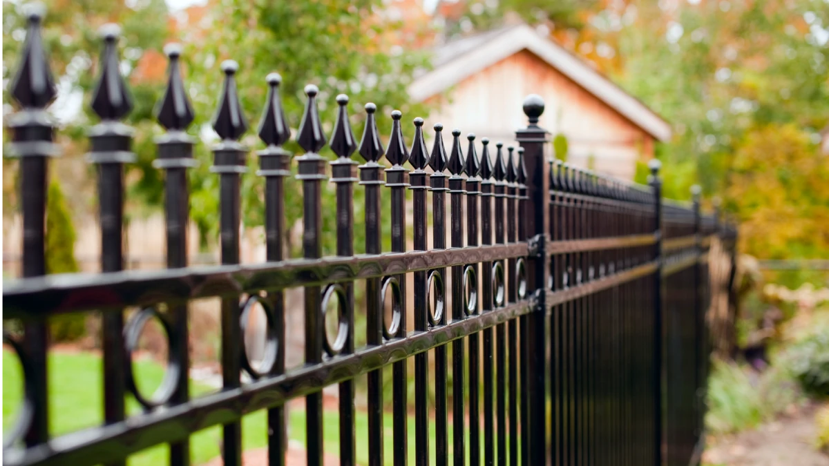 Panele ogrodzeniowe jako najszybszy sposób na zabezpieczenie posesji – porównanie kosztów i estetyki różnych systemów