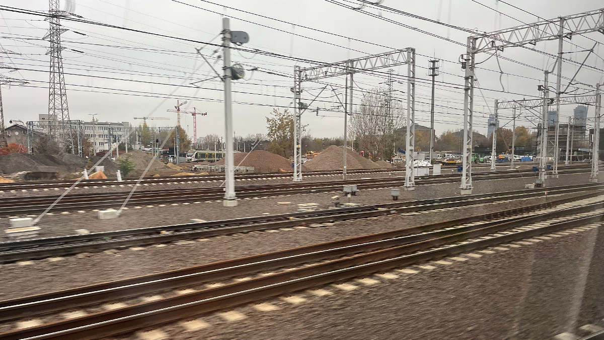 Opłata paliwowa pójdzie na tory. Wszyscy kierowcy się zrzucą