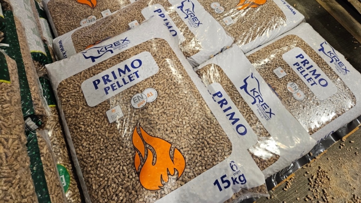 Ceny opału w górę. Zamienił Kowalski węgiel na pellet i klnie w żywy kamień