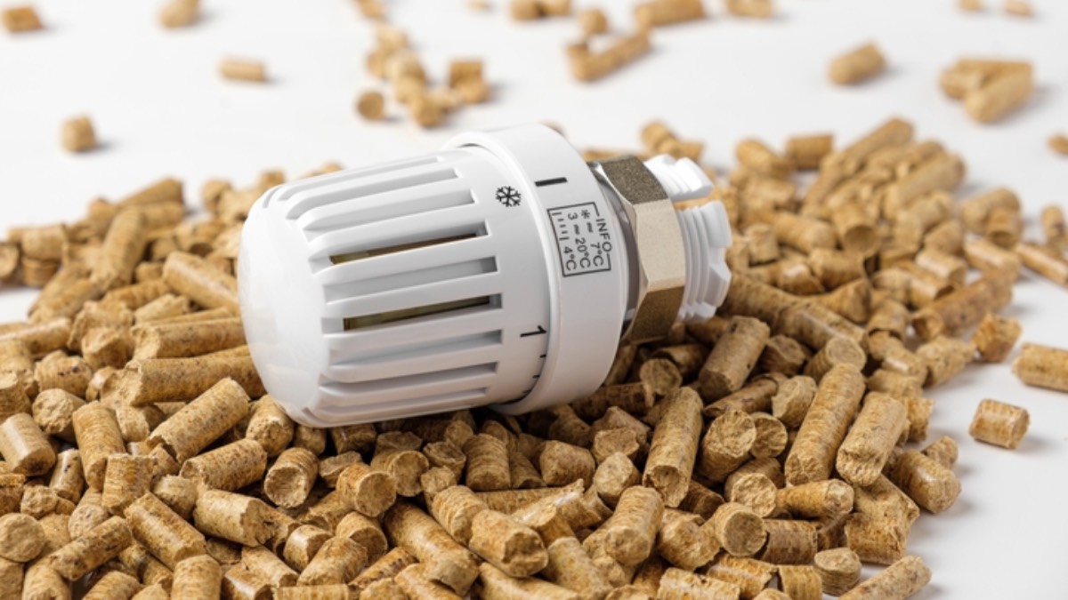Pellet znika ze sklepów, ceny szybują. Czyja to wina?