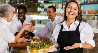 Pracuj i zwiedzaj Cypr, Holandię, Maltę. Zarobki sięgają 15 tys. zł