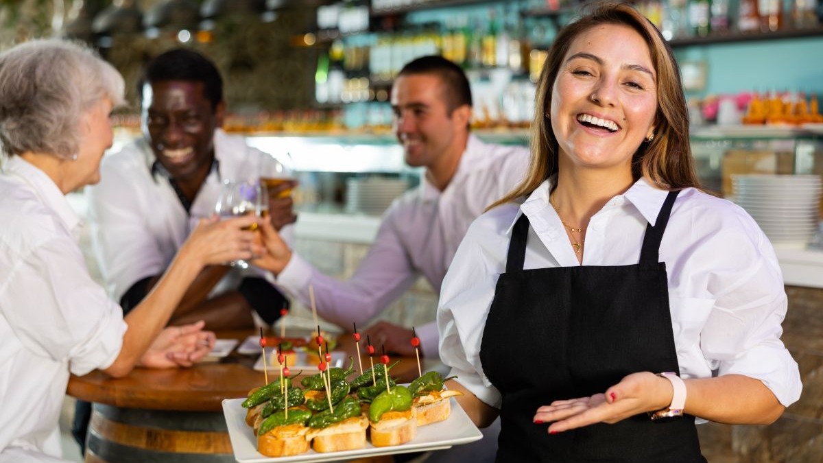 Pracuj i zwiedzaj Cypr, Holandię, Maltę. Zarobki sięgają 15 tys. zł