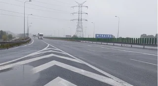 Fale Dunaju znikną z A1. Nawierzchnia ma być płaska jak stół