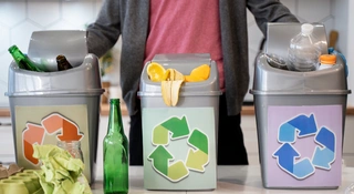 „11 pojemników na śmieci w każdym domu”. Wciskają wam kit, a wy łykacie