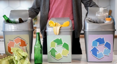 „11 pojemników na śmieci w każdym domu”. Wciskają wam kit, a wy łykacie