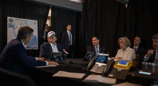 Wybuch wojny z Iranem uderzył w rynki. Złoty słabnie, WIG20 w dół, ale Orlen zyskuje