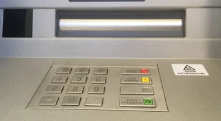 Zwykłe bankomaty to już przeżytek. Co sądzicie o paczkobankobutelkomatach?