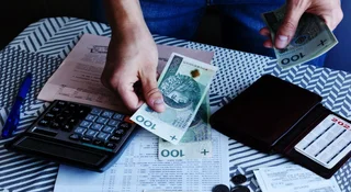 Koniec obniżek stóp procentowych. Iran budzi inflację w Polsce