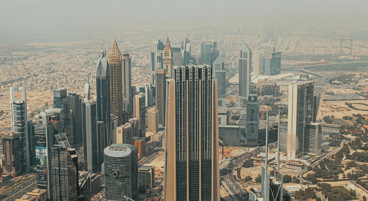 Image for Demaskujemy polskich influencerów z Dubaju. Kto im dyktuje te rolki?