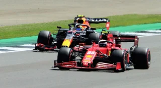 Krypto postawiło na F1 i Bliski Wschód. Teraz traci na obu frontach