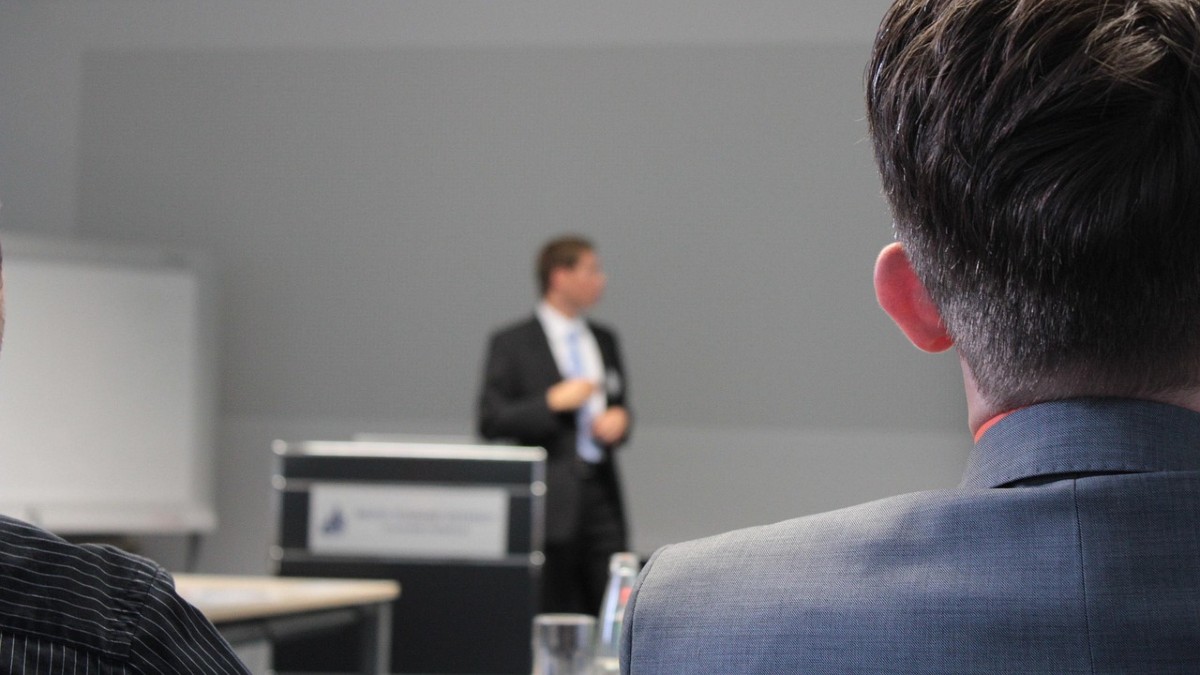 Chcieli prowadzić kursy i nie płacić VAT-u. Sparzyli się