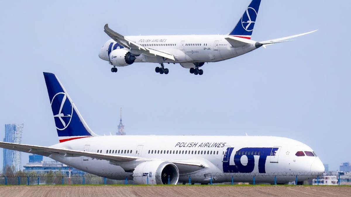 Online w chmurach. PLL LOT wprowadza WiFi na pokłady samolotów