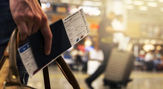 Polacy utknęli w Tajlandii, Katarze i Emiratach. Co robi MSZ?