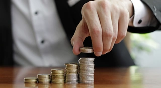 Koniec złudzeń dla ciułaczy. Do banków wróciły bieda-odsetki