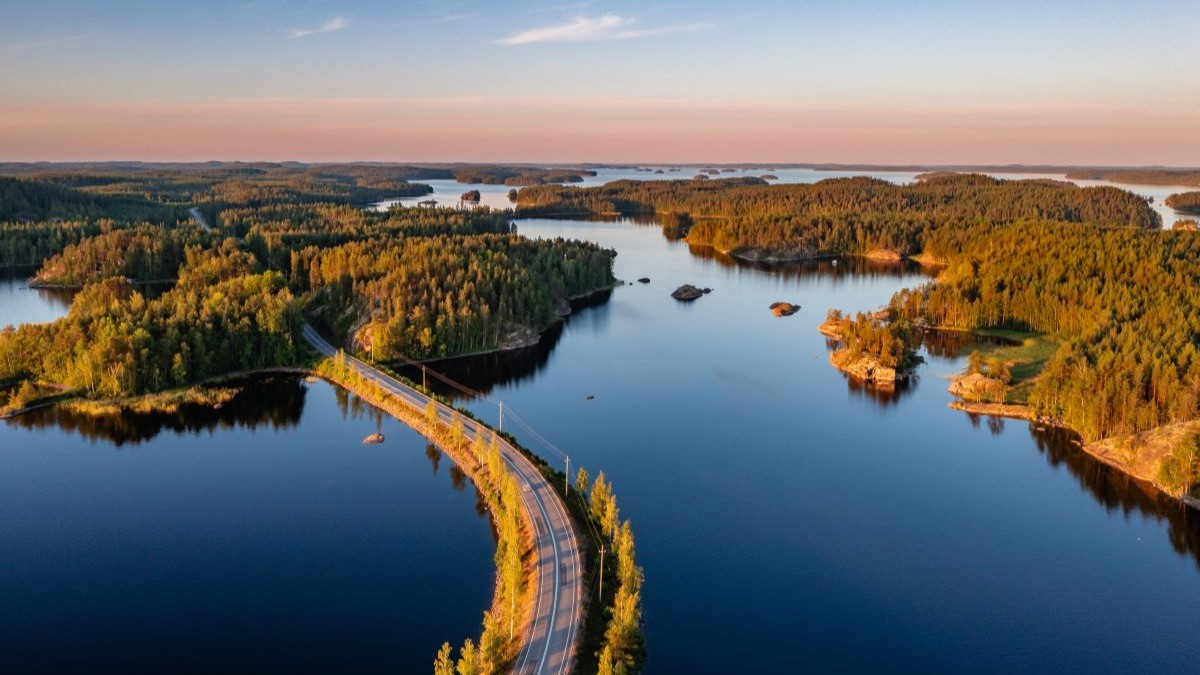 Finowie zapraszają na lekcję życia, Szwedzi oferują wyspy