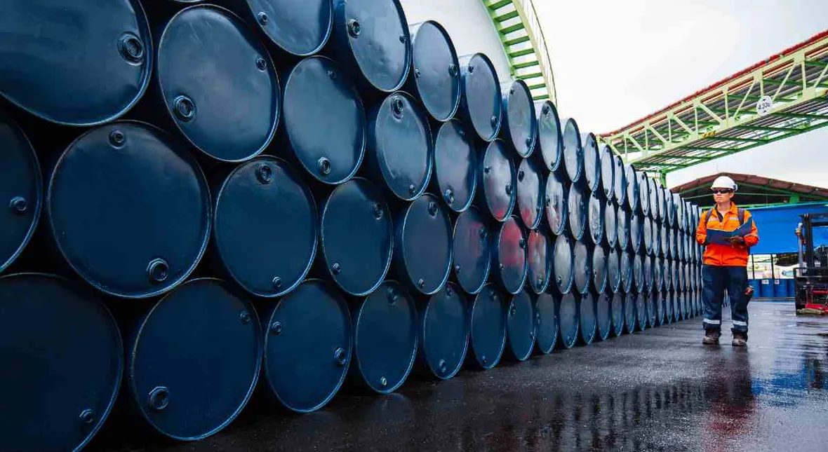 Image for Na stacje paliw z walizką pieniędzy? Baryłka ropy może kosztować 100 dol.