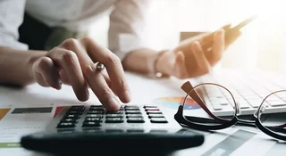 Nowa plaga w firmach. Księgowe sprawdzają każdą cyferkę na fakturze