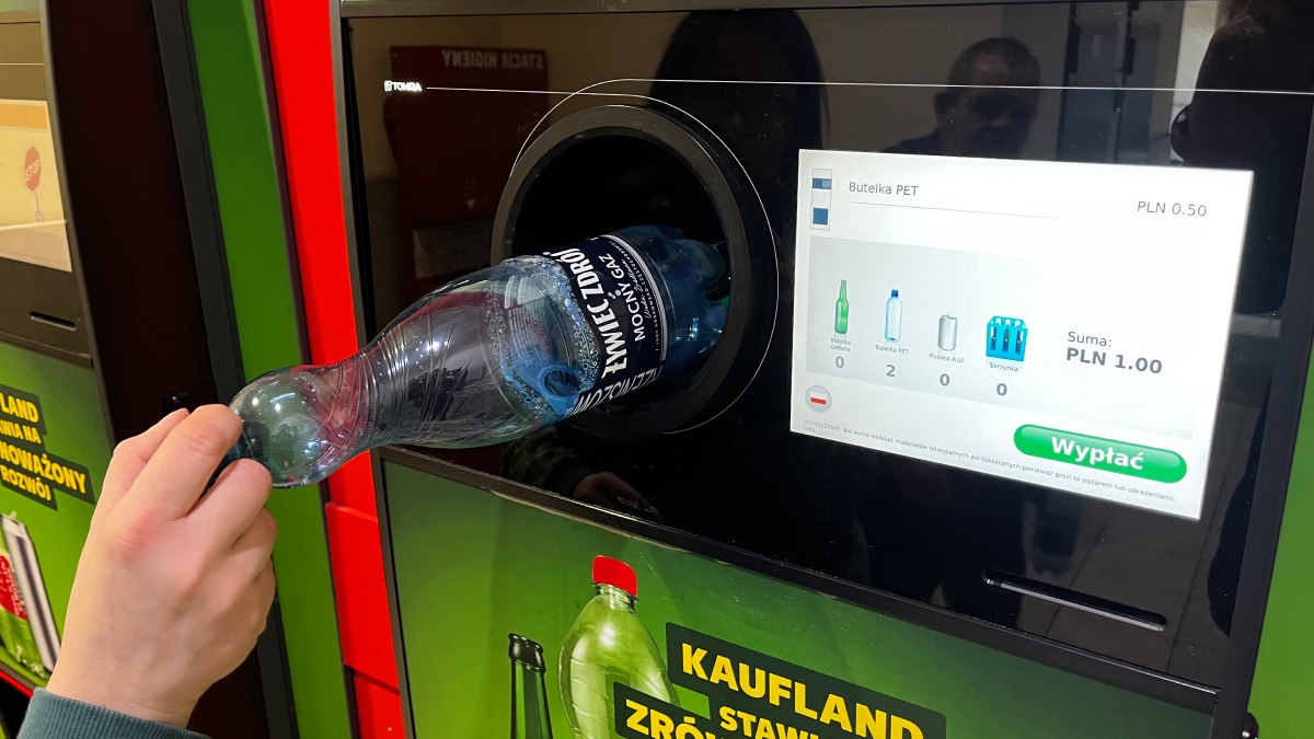 Gminy liczą butelki i puszki. Pierwszy test systemu kaucyjnego