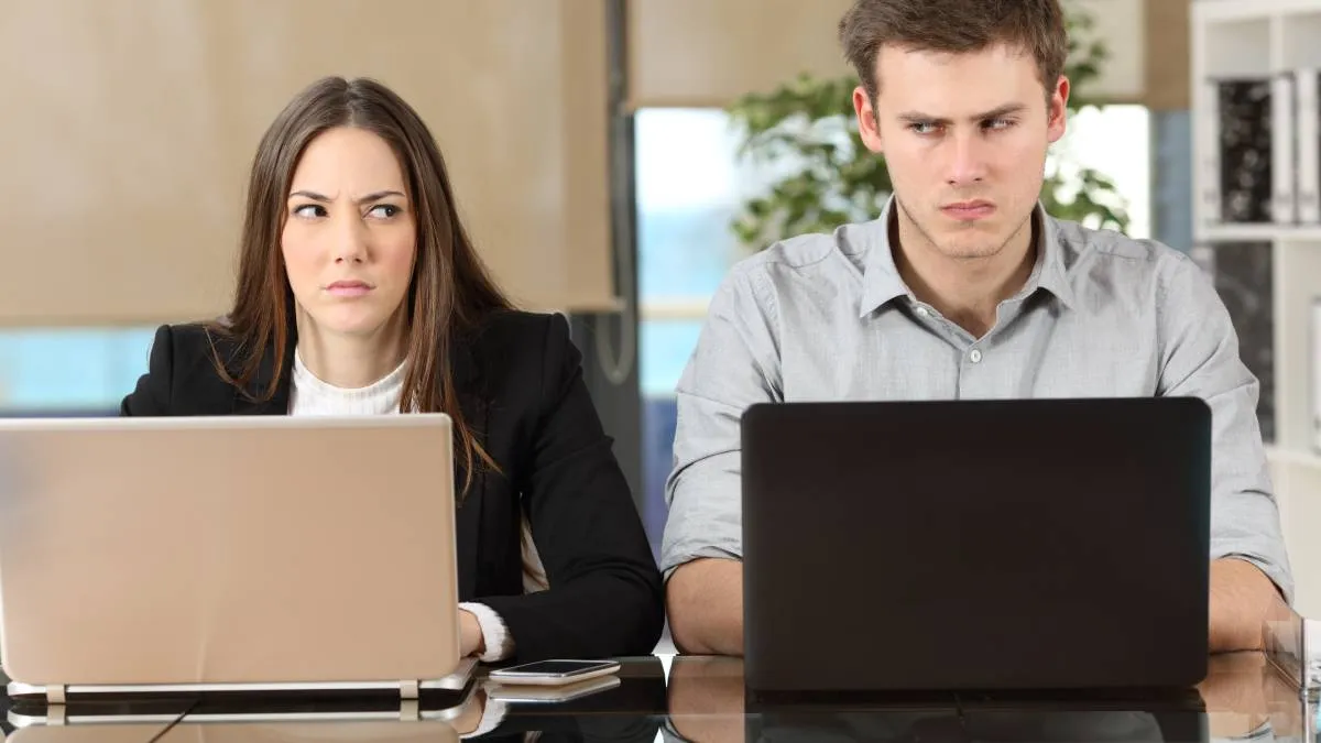 Umowy pracy znikają. 1,5 mln Polaków zarabia tylko na zleceniu