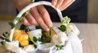 Polacy polują na promocje przed Wielkanocą. Jajka i majonez nie są must have