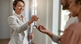 Obiecanki cacanki, a agentom radość. Jak znaleźć pośrednika nieruchomości