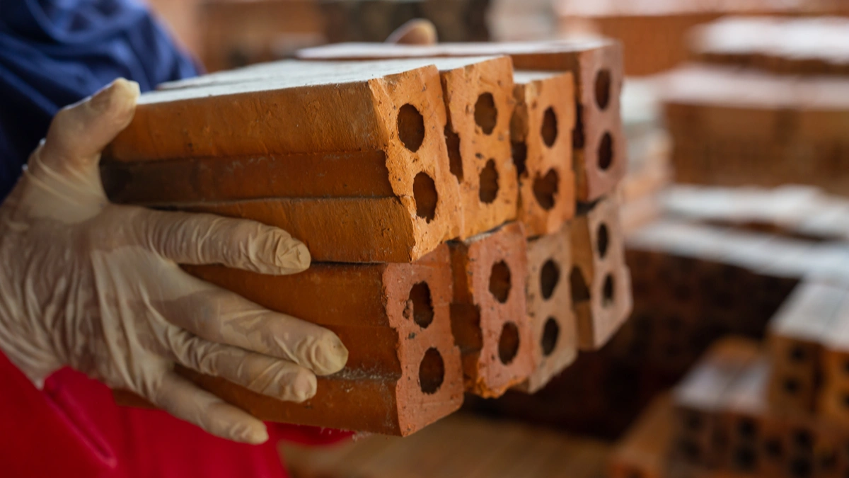 Budowlane paragony grozy. Za położenie kostki zapłacisz fortunę, jeżeli znajdziesz ekipę