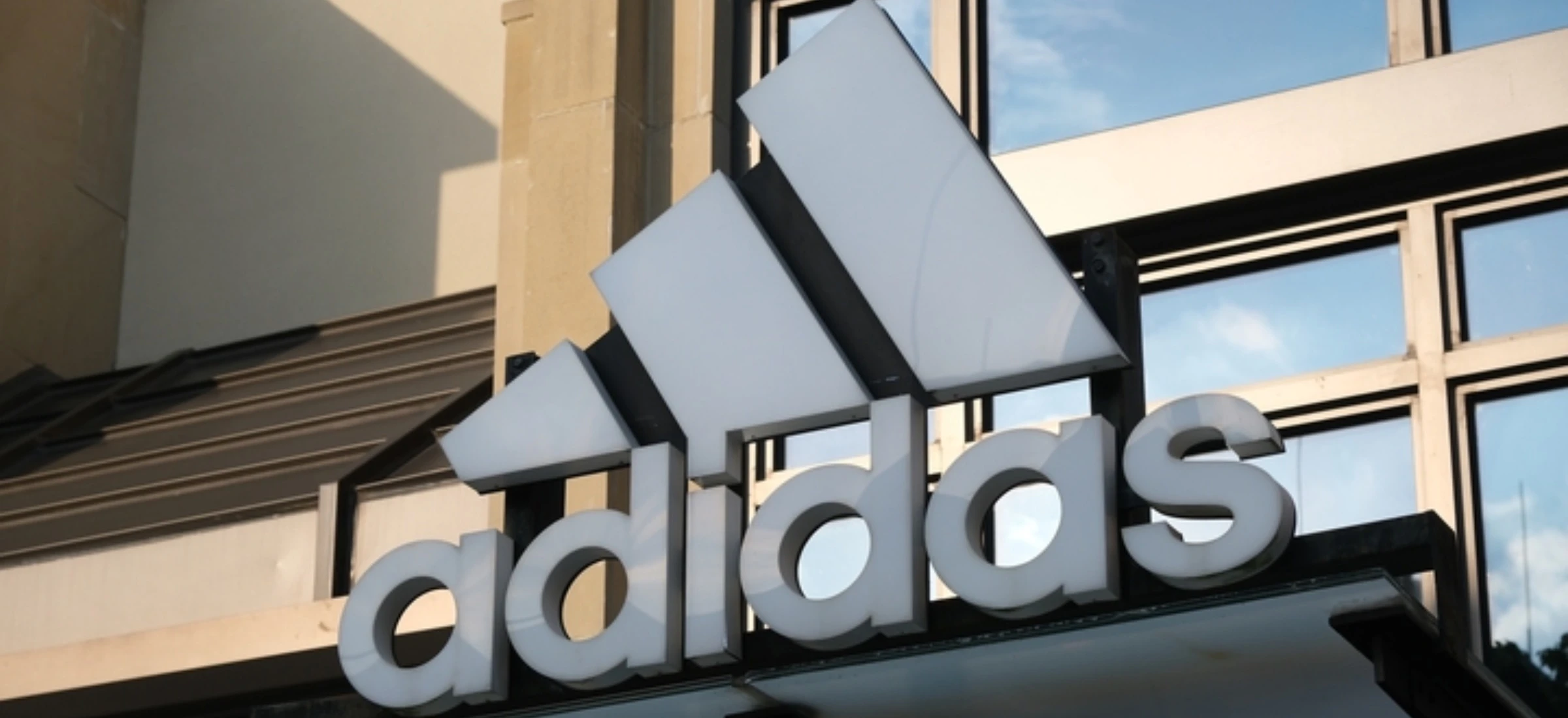 Te buty pobiegły po rekord świata. Adidas świętuje