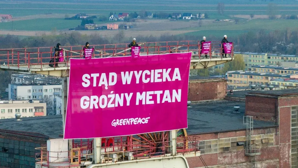„Stąd wycieka groźny metan”. Protest Greenpeace w kopalni Szczygłowice